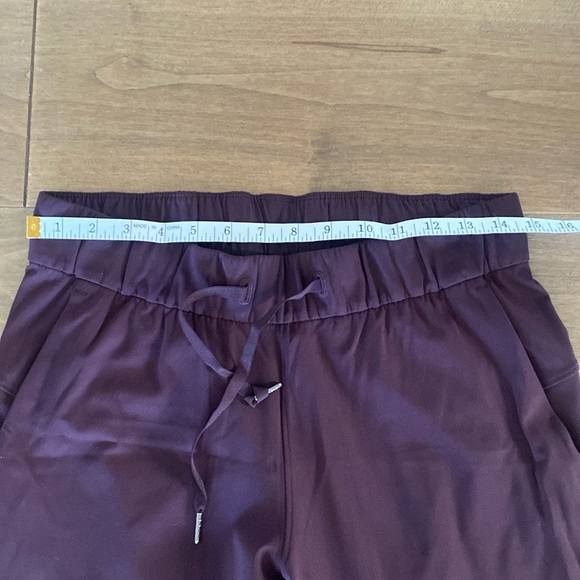 LuLulemon mid-rise, ankle length joggers with elastic waist, front pockets, 6 - Picture 2 of 6